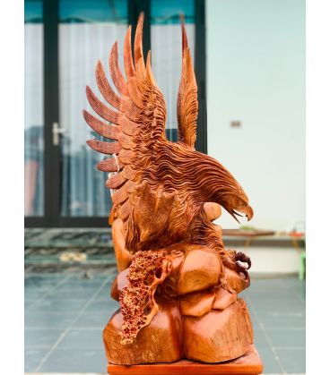 Tượng Gỗ Đại Bàng Đứng Vách Núi