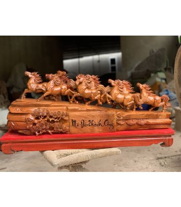 Tượng Bát Mã Phi Thiên Hàng Kỹ Gỗ Hương Ngang 96cm